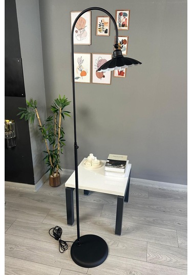 Siyah Lambader Modern Dekoratif Metal Oturma Odası Çalışma Odası Zemin Lambası 6977 Siyah