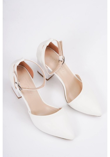 Flora Beyaz Bilekten Bantlı Topuklu Ayakkabı