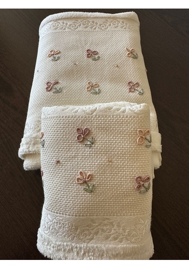 Analı Kızlı Rokoko İşlemeli Havlu Takımı Beyaz / Renkli
