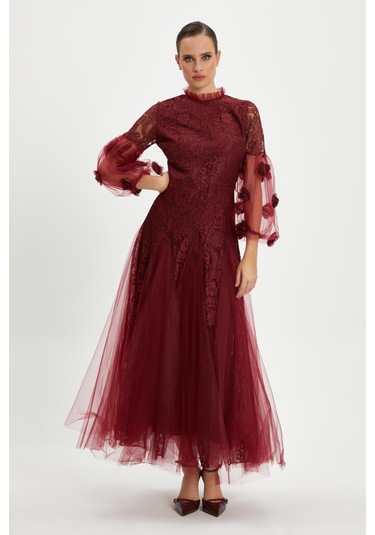 Kadın Dantelli Ve Tül Detaylı Uzun Elbise - Çiçek Aplikeli Kol Tasarımı - Özel Günlerin Zarif Şıklığı Bordo Kadın Dantelli Ve Tül Detaylı Uzun Elbise - Çiçek Aplikeli Kol Tasarımı - Özel Günlerin Zarif Şıklığı Bordo