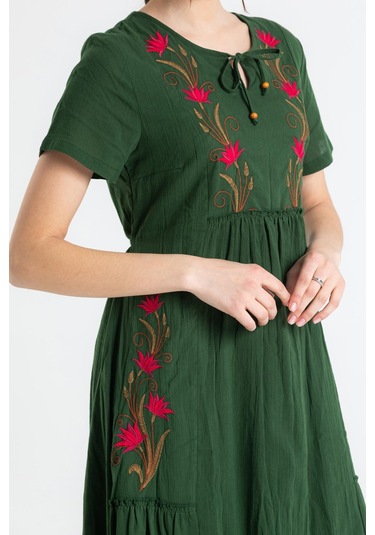 Kısa Kol Şile Bezi Lalezar Nakışlı Midi Boy Elbise Yeşil