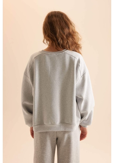 DeFacto Coool Oversize Geniş Kalıp Bisiklet Yaka Basic Düz Kalın Kumaş İçi Yumuşak Tüylü Sweatshirt D9022AXNSGR210 Gri DeFacto Coool Oversize Geniş Kalıp Bisiklet Yaka Basic Düz Kalın Kumaş İçi Yumuşak Tüylü Sweatshirt D9022AXNSGR210 Gri