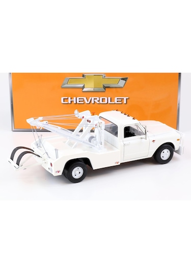 1:18 Greenlight 1968 Chevrolet C-30 Dually Wrecker
