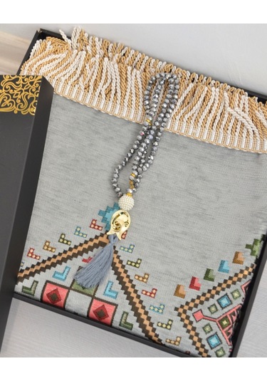 Hediyelik Seccade Tesbih Seti Kilim Desenli Kadife Astarlı Seccade, Kristal Tesbih Ve Özel Kutulu Lüks Hediye Seti Gri