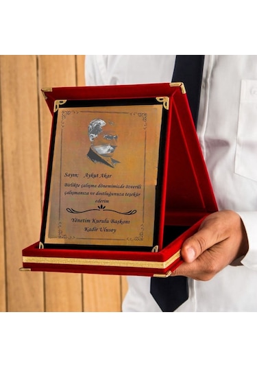 Kişiye Özel Atatürk Tasarımlı Plaket - Kadife Kutulu