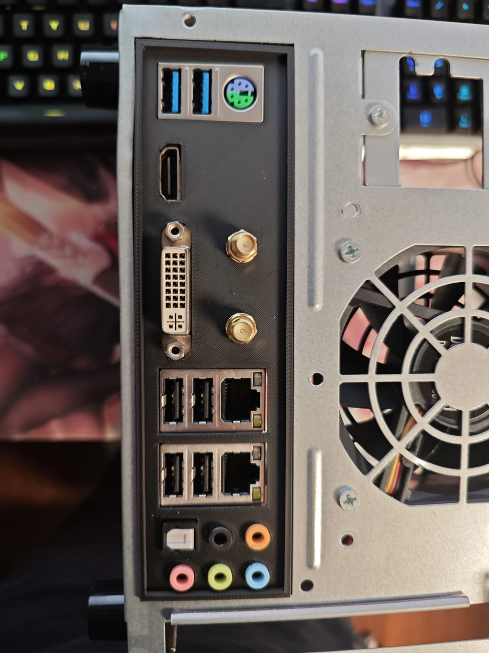 Gigabyte H77n Wifi Uyumlu Anakart Arka Aynası