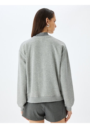 Koton Koton X Şahika Ercümen - Nakış Detaylı Baskılı Uzun Kollu Oversize Sweatshirt Gri 5wak10504ek Gri