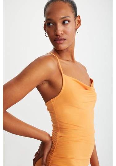 Koralıa Kadın Sandy Dökümlü Kumaşlı Degaye Yaka Eteği Uçuş Uçuş Askılı Turuncu Elbise