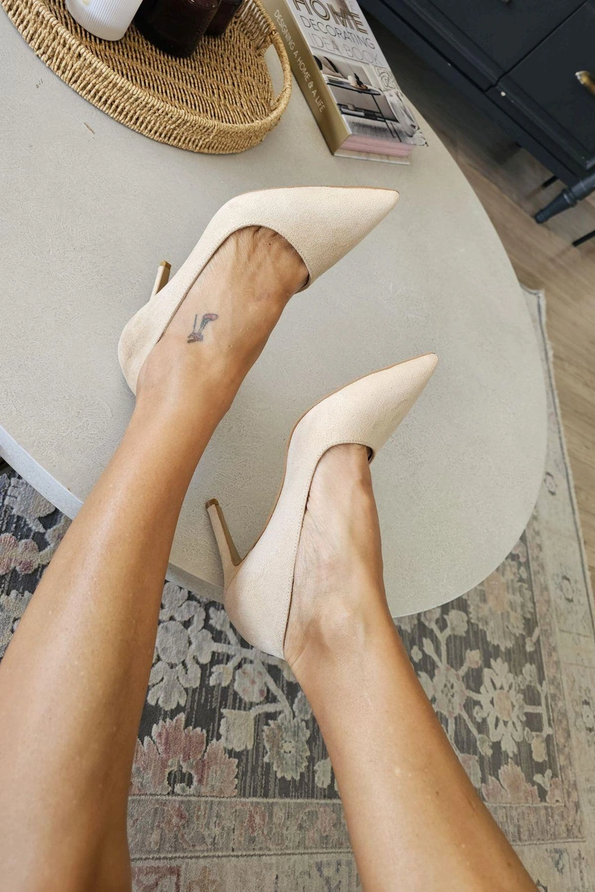 10 1814 Topukla Kadın İnce Topuklu Stiletto Ayakkabı Ten Süet
