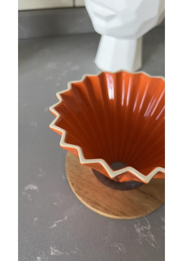 V60 Ahşap Standlı Dripper - Turuncu