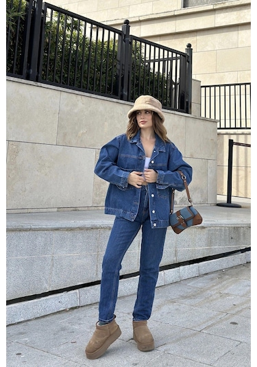 Kadın Mavi Apaş Yaka, Çift Cepli, Kaliteli Jeans Kumaş, Salaş Kot Ceket Mavi