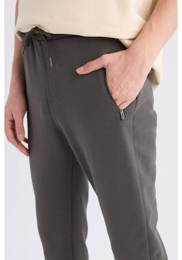 DeFacto Jogger Eşofman Altı Slim Fit Dar Kesim Beli Bağcıklı Lastikli Paça Fermuar Cepli A4387AX24AUAR227 DeFacto Jogger Eşofman Altı Slim Fit Dar Kesim Beli Bağcıklı Lastikli Paça Fermuar Cepli A4387AX24AUAR227