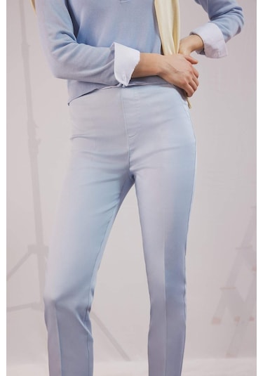DeFacto Sigaret Saten Kumaş Pantolon Normal Bel Basic Düz Beli Lastikli Düz Paça J8743AZ25SMPR307 DeFacto Sigaret Saten Kumaş Pantolon Normal Bel Basic Düz Beli Lastikli Düz Paça J8743AZ25SMPR307