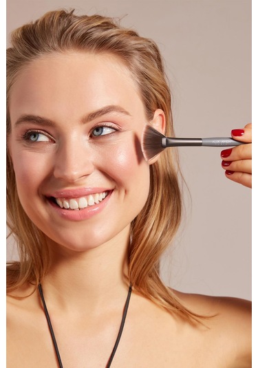 Alix Avien Aydınlatıcı Fırçası Fan Brush