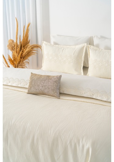 İlay Ekru Nakışlı Çift Kişilik Nevresimli Pike Seti - 8 Parça Çeyiz Seti Ekru