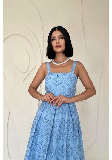 The İstanbul Mavi Askılı Aparatlı Brode Elbise Mavi