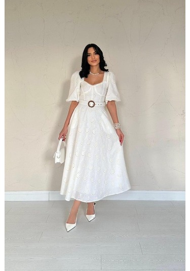 The İstanbul Ekru Göğüs Kup Detaylı Kemerli Brode Elbise Ekru