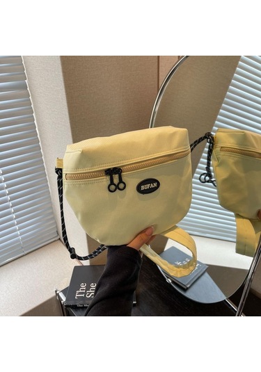 Sarı 2024 Yeni Naylon Postacı Çantası Moda Hamur Tatlısı Çanta Kadınlar İçin Naylon Crossbody Çanta Yarım Ay Koltuk Altı Çantası Büyük Omuz Çantaları Sarı