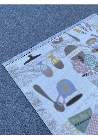 Kahve Fincanlı Desenli Kesme Halı 150x155 Akrilik Saçaklı Halı