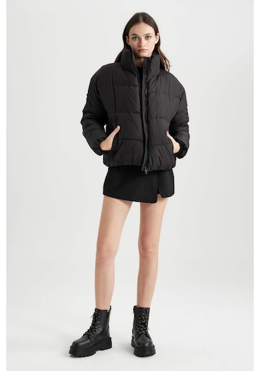 Defacto Su İtici Şişme Mont Oversize Geniş Kalıp Dik Yaka Fermuarlı Cepli Kapitoneli A3631AX23WNBK27 Siyah