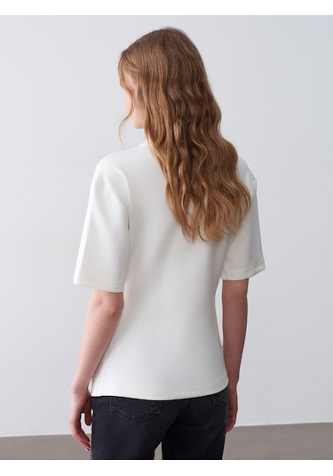Dilvin 32445 Aksesuar Detaylı Basic T-shirt-ekru