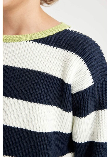 DeFacto Erkek Çocuk Bisiklet Yaka Çizgili Triko Kazak C3117A824WNER233 DeFacto Erkek Çocuk Bisiklet Yaka Çizgili Triko Kazak C3117A824WNER233