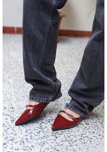 Monti Sivri Burunlu Toka Detaylı Babet Bordo