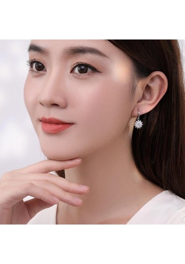 Beyaz Bagueringen Kadın Ayar Gümüş 925 Takı 1 Karat Mozanit Pırlanta Damla Küpe Ayçiçeği Şekilli Kulak Damlası Hediye