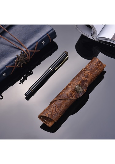 Aubyhe Tam Deri Kalem Kılıfı, Elden Dikişli, Nakışlı Kahverengi, Kanca Kapatma, 18x3cm, Kalem Koruyucu Örtü Diğer
