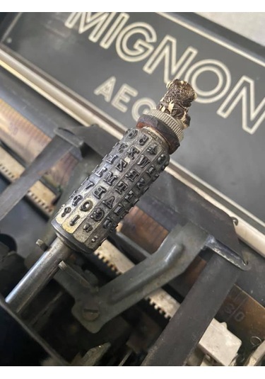 Aeg Mignon Antika Daktilo - Koleksiyonluk Metal Kasalı Daktilo No