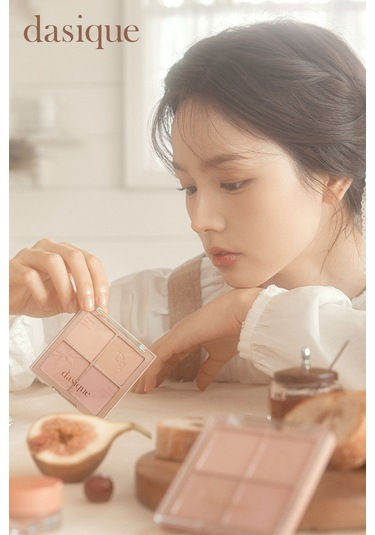 Dasique Karıştırılabilir Renk Tonlarına Sahip 4 Lü Allık Paleti Blending Mood Cheek 10 Muted Nuts 10 Muted Nuts