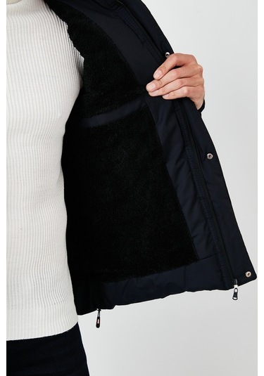 Buratti Slim Fit Suni Kürklü Peluş Astarlı Çıkarılabilir Kapüşonlu Şişme Erkek Mont 5761080 B Lacivert Buratti Slim Fit Suni Kürklü Peluş Astarlı Çıkarılabilir Kapüşonlu Şişme Erkek Mont 5761080 B Lacivert