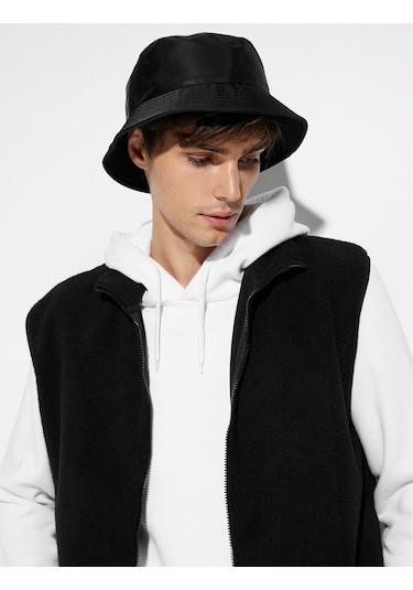 Koton Peluş Yelek Fermuarlı Kanguru Cep Detaylı Dik Yaka Siyah 4Wam30007Mk 4Wam30007Mk999