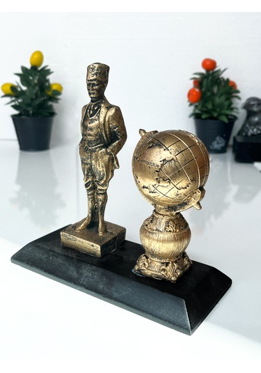 Atatürk Ve Dünya Küresi Figürü Dekoratif Anı Ve Masa Üstü Biblo