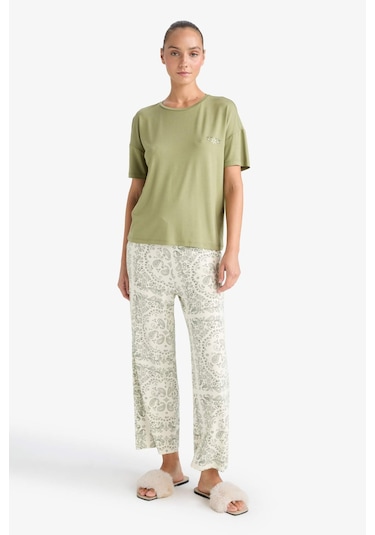 Defacto Pijama Takımı Regular Fit Kısa Kollu Üst Desenli Uzun Alt-fall İn Love F7560ax25augn762 Yeşil Defacto Pijama Takımı Regular Fit Kısa Kollu Üst Desenli Uzun Alt-fall İn Love F7560ax25augn762 Yeşil