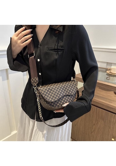 Siyah Yogodlns Kadın Eyer Omuzdan Askili Çanta Taşınabilir Kadın Debriyaj Çanta Çanta Crossbody Çanta Moda Bayanlar Küçük Postacı Çantası Siyah