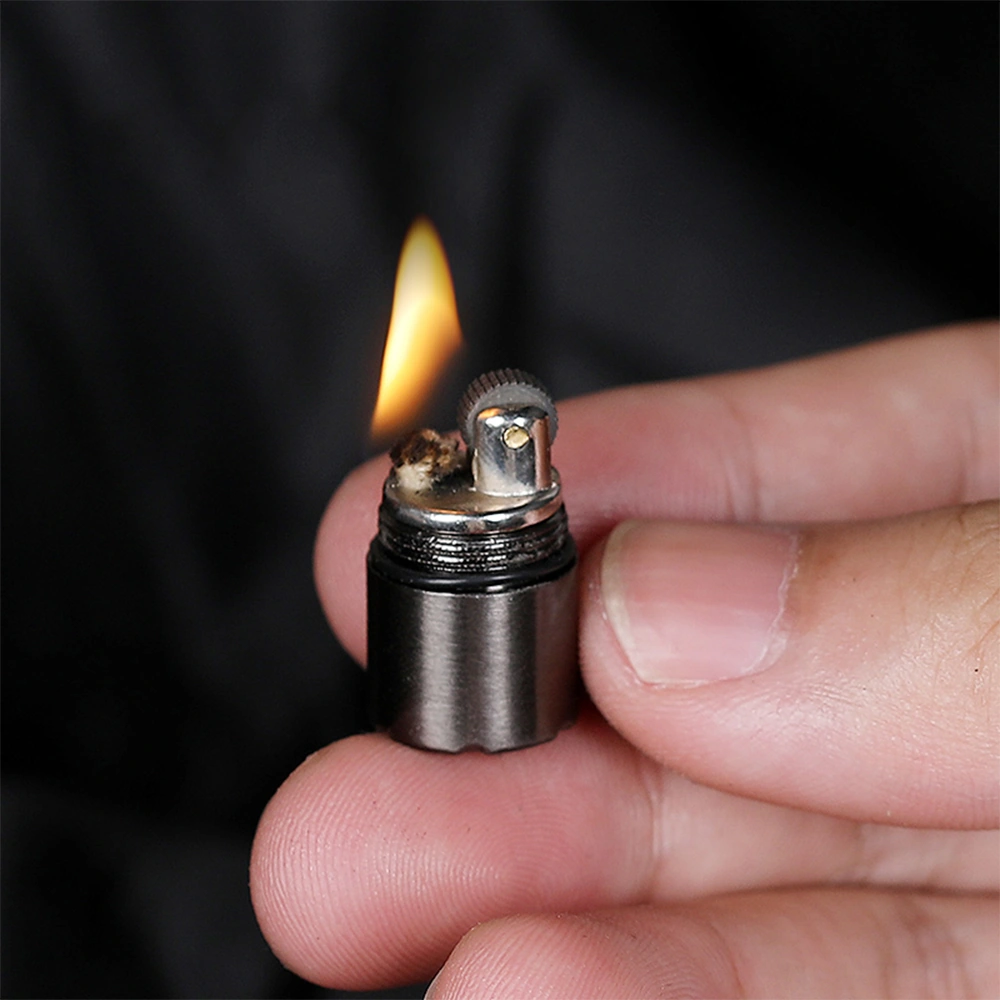 Xindoker Metal Mini Kerosene Çakmak - Dayanıklı Konstruksiyon, Yakıt Saklama, Anahtar Zinciri İlişkilendirilebilir, Gümüş Renk Gümüş