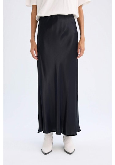 DeFacto A Kesim Normal Bel Saten Maxi Etek D6930AXNSBK81 Siyah
