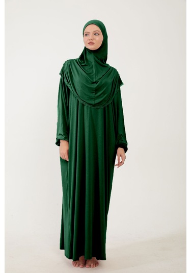 Kadın Tesettür Pamuklu Başörtülü Namaz Elbisesi Dantelli Tek Parça Penye Kumaş Zümrüt Yeşili