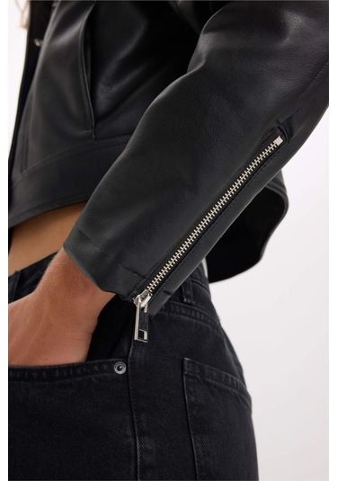 DeFacto Su İtici Suni Deri Mont Polo Yaka Cepli Fermuarlı Çıtçıtlı D5774AX25SPBK27 Siyah