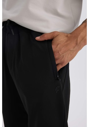 DeFactoFit Sporcu Jogger Eşofman Altı Slim Fit Dar Kesim Standart Paça Skuba Dalgıç Kumaş Beli Lastikli Düz Paça E3930AX24WNBK81 Siyah