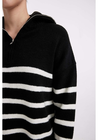 DeFacto Oversize Geniş Kalıp Çizgili Yarım Fermuarlı Dik Yaka Triko Kazak A7173AX24WNBK26 Siyah DeFacto Oversize Geniş Kalıp Çizgili Yarım Fermuarlı Dik Yaka Triko Kazak A7173AX24WNBK26 Siyah