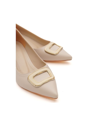 Scenic Bej Tokalı 4cm Sivri Burun Topuklu Ayakkabı Bej Cilt