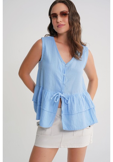 4722 Kadın V Yaka Fırfırlı Müslin Bluz Bebe Mavi Bebe Mavi