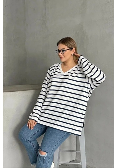 Kadın V Yaka Büyük Beden Oversize Kalıp Geniş Yırtmaçlı Çizgili Uzun Kol Curve Yumoş Bluz Beyaz
