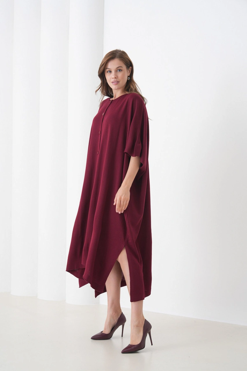 Kadın Tesettüre Uygun Önden Düğmeli Asimetrik Kesim Yarasa Kol Şık Geniş Kalıp Panço Ceket Bordo