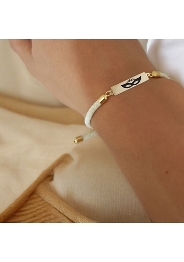 Archin Balmaske Temalı 14 Ayar Altın Plakalı Dikdörtgen Figürlü Beyaz Örgülü Hediye Bileklik-413sembol Bal Maske