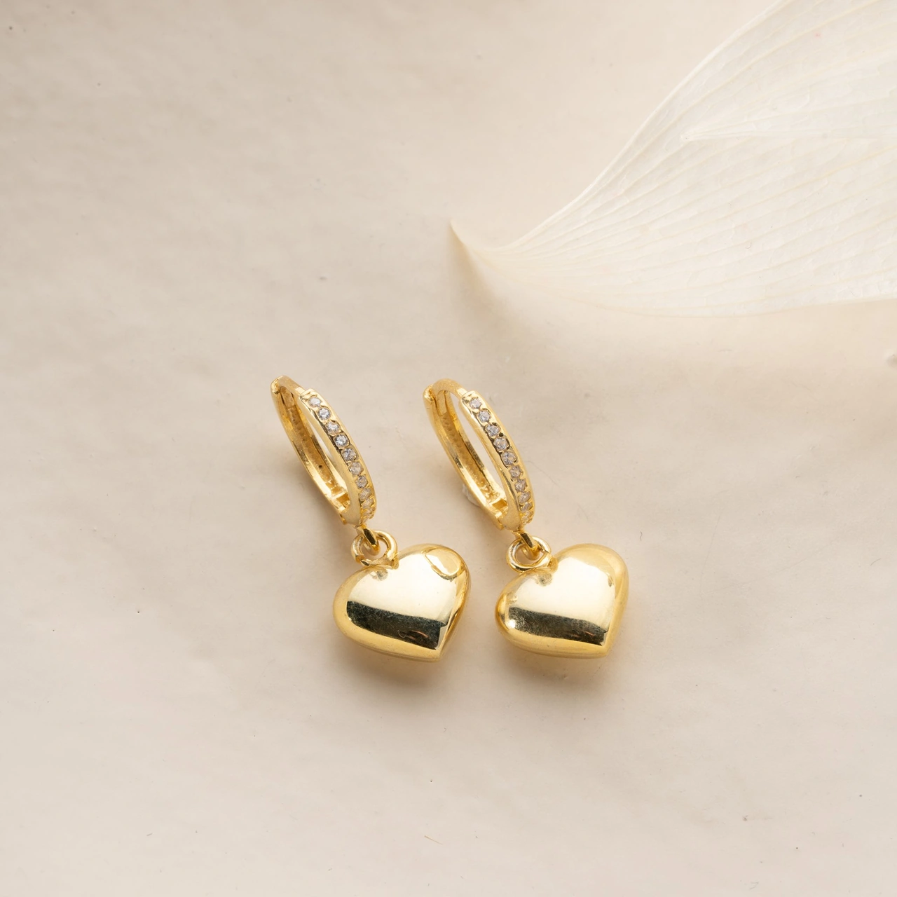 925 Ayar Gümüş Bombeli Sallantılı Kalp Küpe Altın