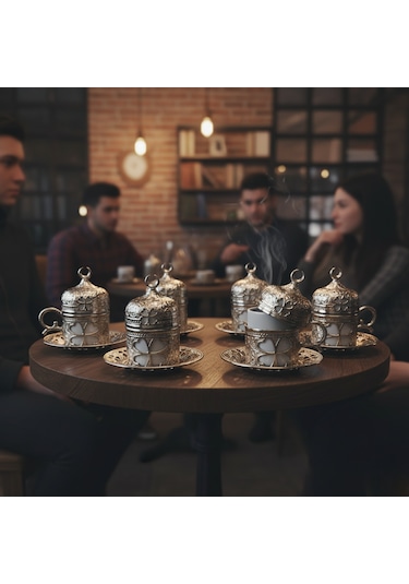 Yonca Desenli 6 Kişilik Porselenli Kapaklı 24 Parça Gümüş Renk Fincan Seti Gümüş