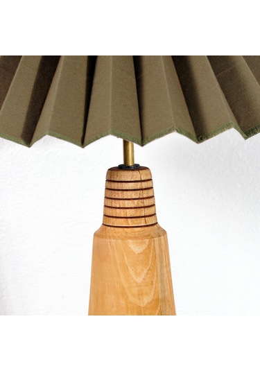 El Yapımı Ahşap Pileli Masa Lambası Abajur Haki Yükseklik 66 Yeşil